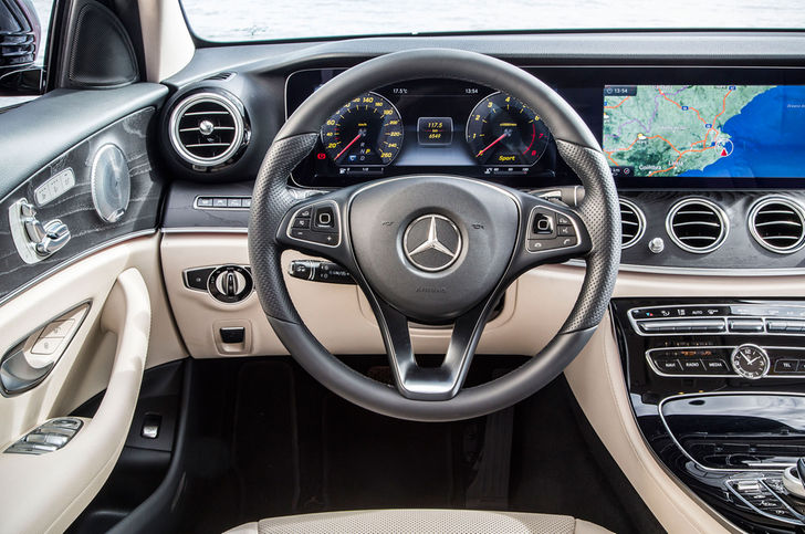 2017-Mercedes-Benz-E300-cabin-02